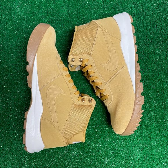 men's nike hoodland suede boots